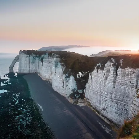 G9355 * Étretat